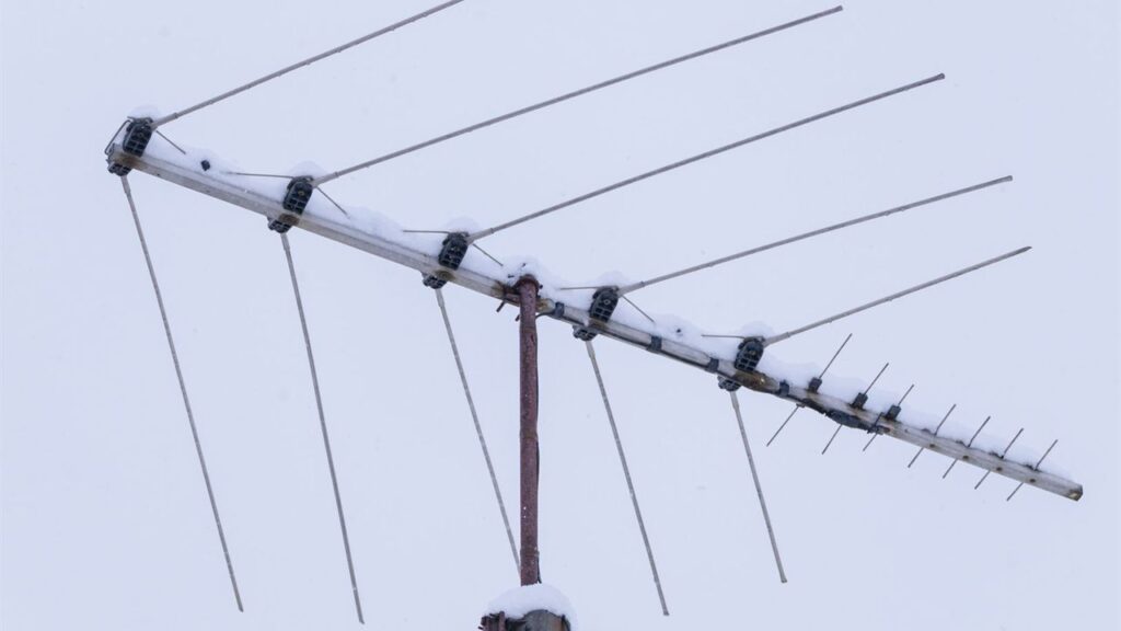 Roof Tripod vs Antenna Mast: How to Mount